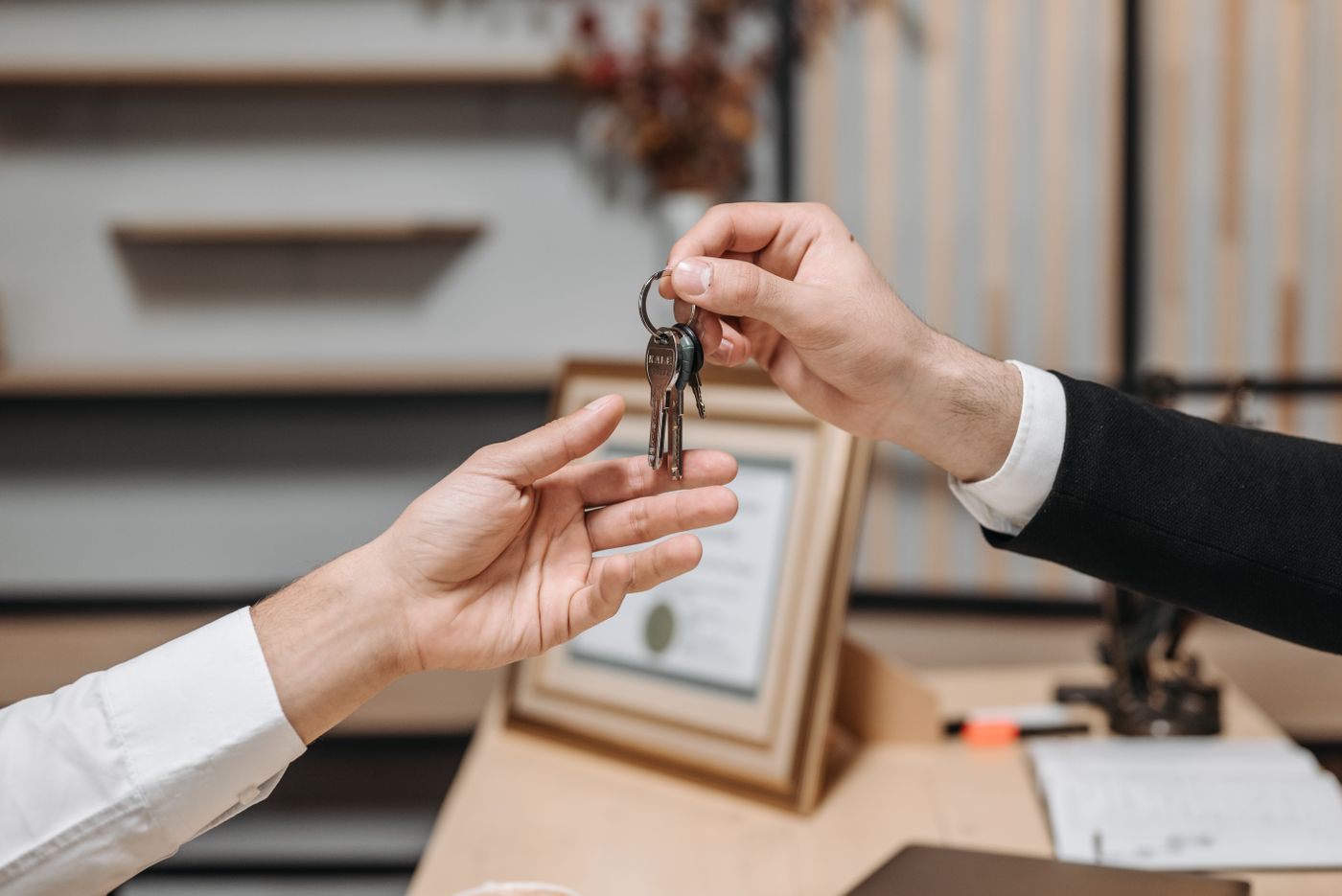 Entrega de llaves de un apartamento turístico en Córdoba